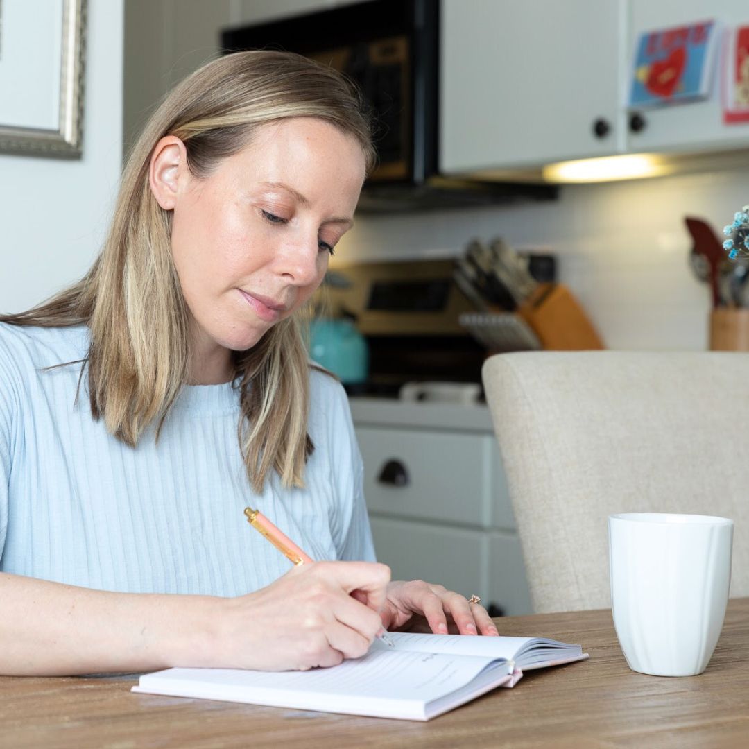 Time to Reflect: A 5-Minute Gratitude Journal by Bliss'd Co Leaves of Leisure