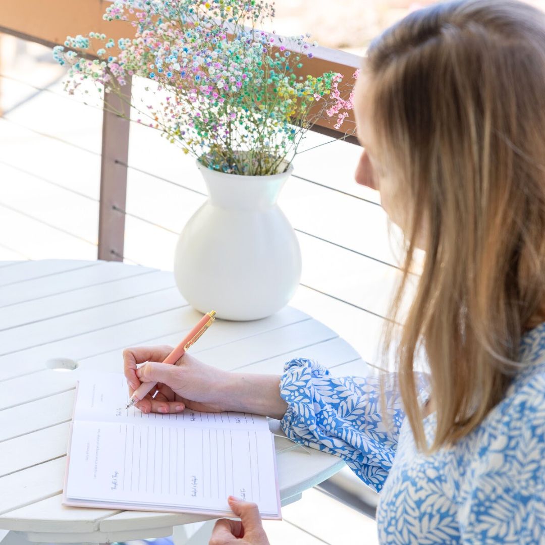 Time to Reflect: A 5-Minute Gratitude Journal by Bliss'd Co Leaves of Leisure