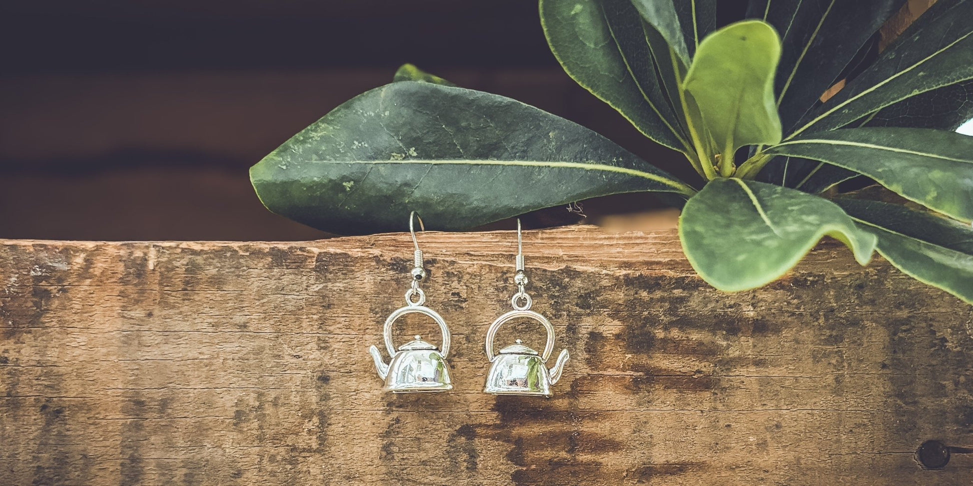 Adorable Tea Kettle Earrings Leaves of Leisure