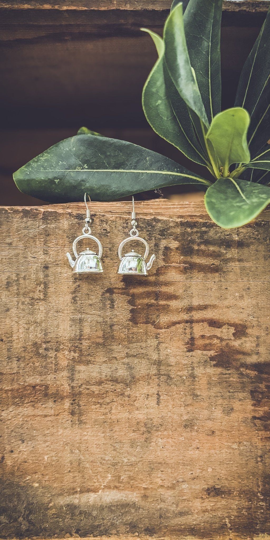Adorable Tea Kettle Earrings Leaves of Leisure